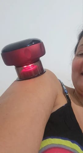 Cliente usando la ventosa eléctrica