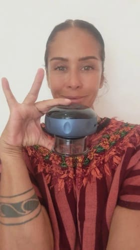 Cliente usando la ventosa eléctrica